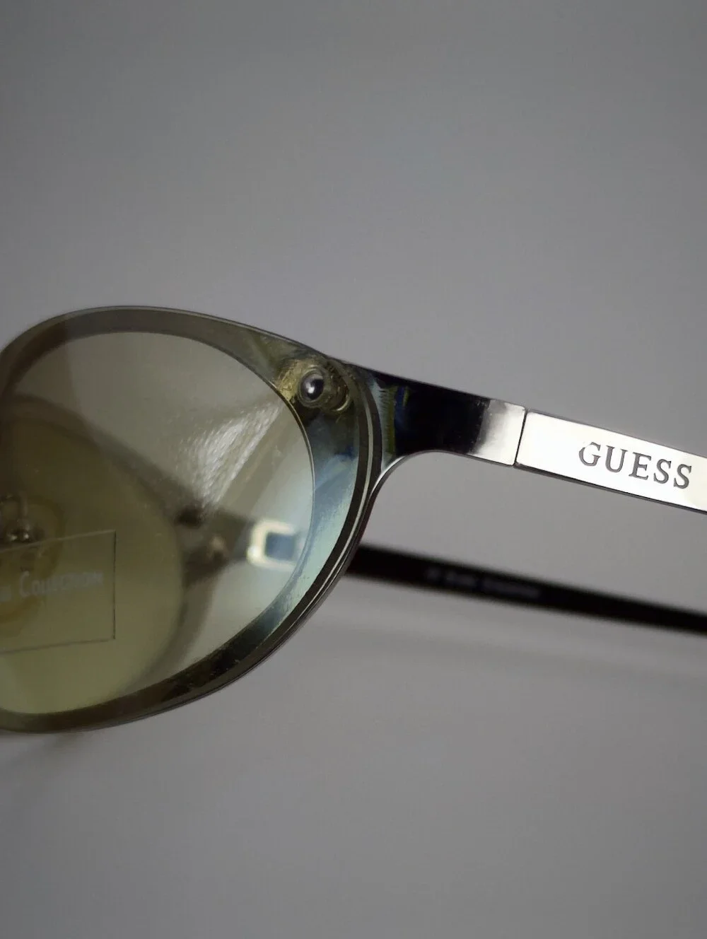 GUESS GU5115.  Olive Green Gradient Oval Wrap Sunglasses.